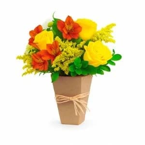 Arranjo de Rosas e Astromélias